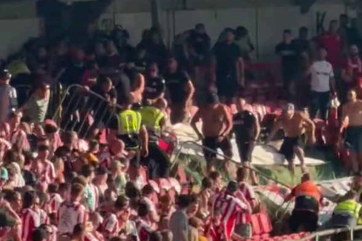 Fudbal u sjeni ekstremizma: Hitlerov pozdrav na tribinama, a onda su 'divljaci' krenuli...